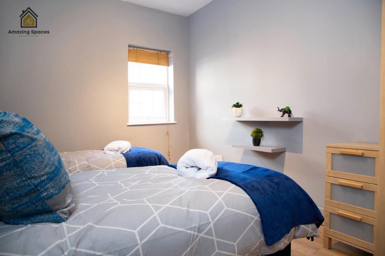 City Centre 2 Bed Flat Sleeps 3 For Work And Leisure With Free Wifi By Amazing Spaces Relocations Ltd 워링턴 외부 사진