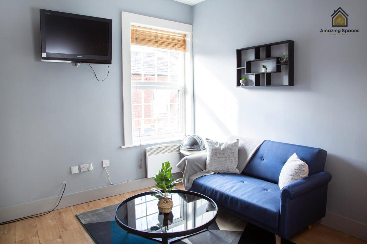 City Centre 2 Bed Flat Sleeps 3 For Work And Leisure With Free Wifi By Amazing Spaces Relocations Ltd 워링턴 외부 사진