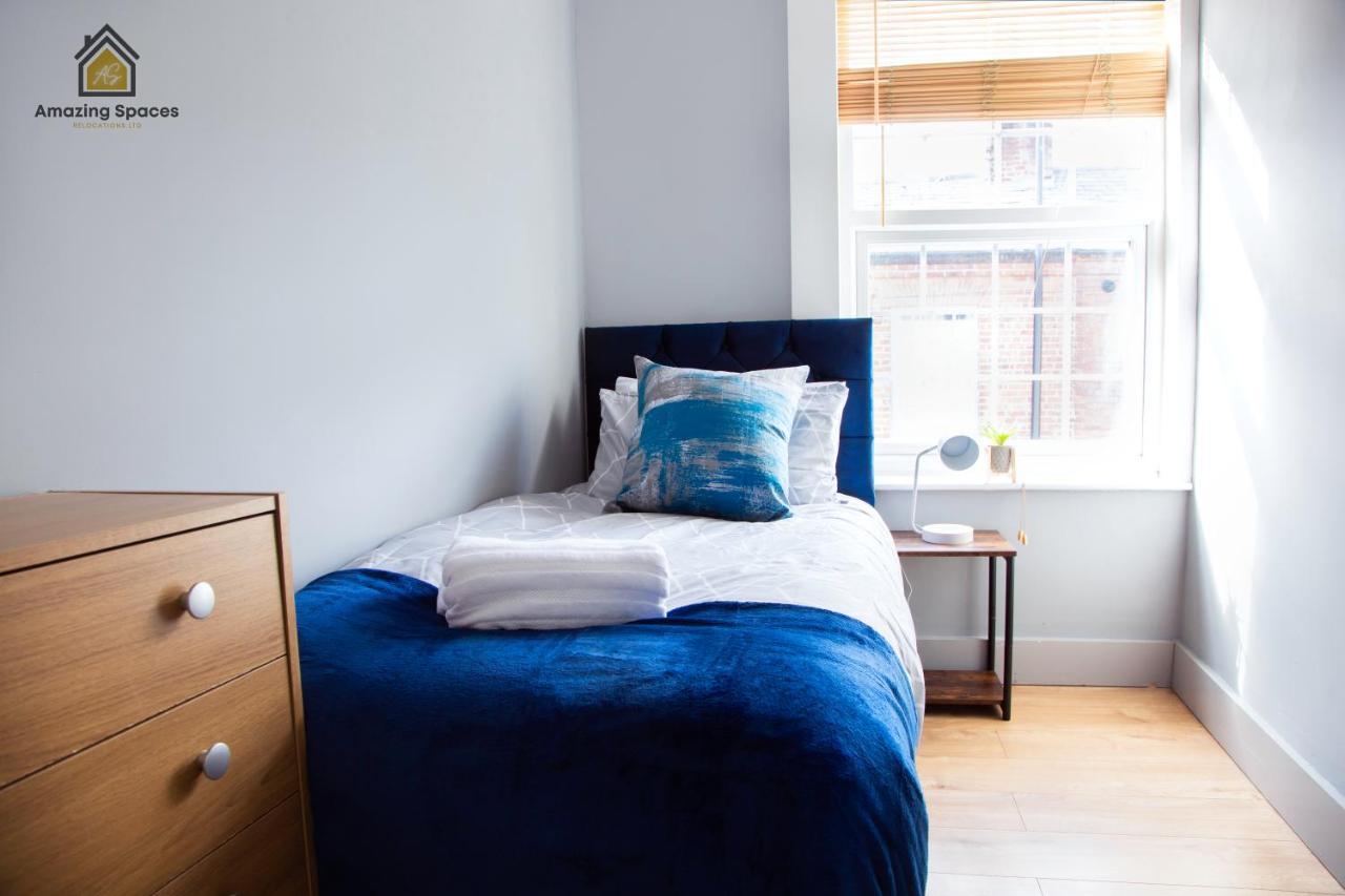 City Centre 2 Bed Flat Sleeps 3 For Work And Leisure With Free Wifi By Amazing Spaces Relocations Ltd 워링턴 외부 사진