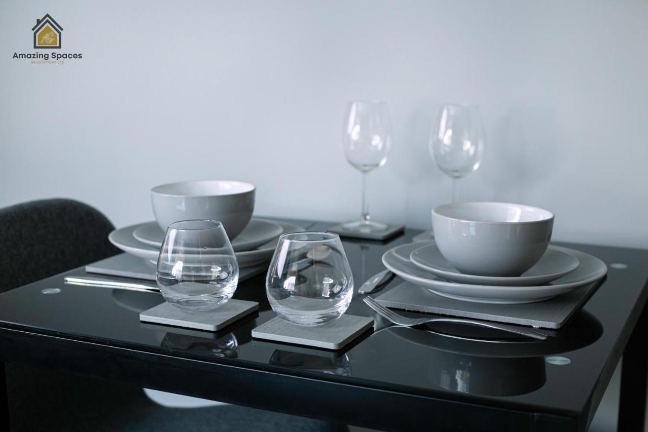 City Centre 2 Bed Flat Sleeps 3 For Work And Leisure With Free Wifi By Amazing Spaces Relocations Ltd 워링턴 외부 사진