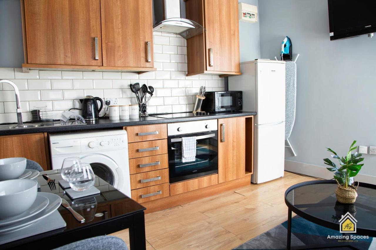 City Centre 2 Bed Flat Sleeps 3 For Work And Leisure With Free Wifi By Amazing Spaces Relocations Ltd 워링턴 외부 사진