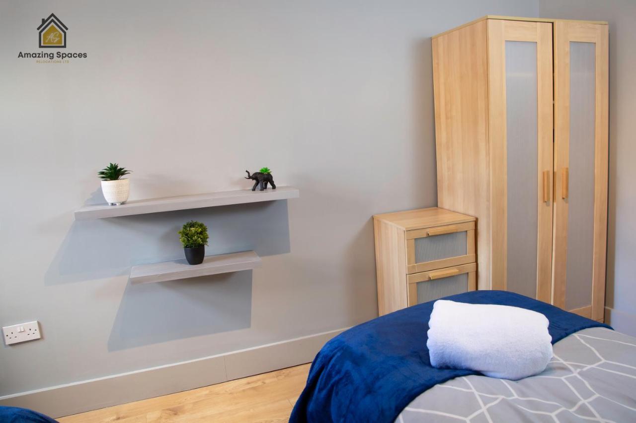 City Centre 2 Bed Flat Sleeps 3 For Work And Leisure With Free Wifi By Amazing Spaces Relocations Ltd 워링턴 외부 사진