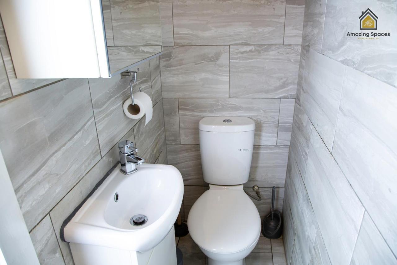 City Centre 2 Bed Flat Sleeps 3 For Work And Leisure With Free Wifi By Amazing Spaces Relocations Ltd 워링턴 외부 사진