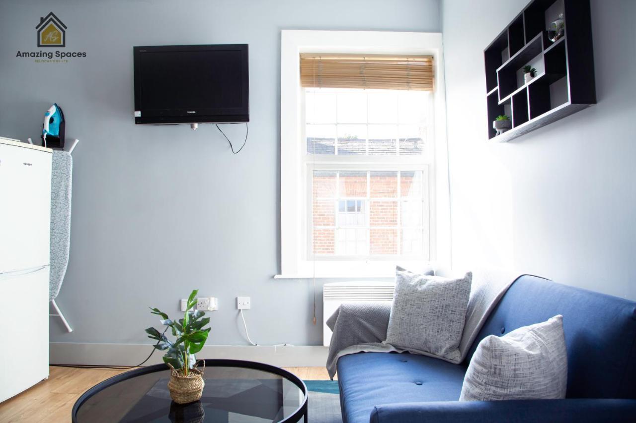 City Centre 2 Bed Flat Sleeps 3 For Work And Leisure With Free Wifi By Amazing Spaces Relocations Ltd 워링턴 외부 사진